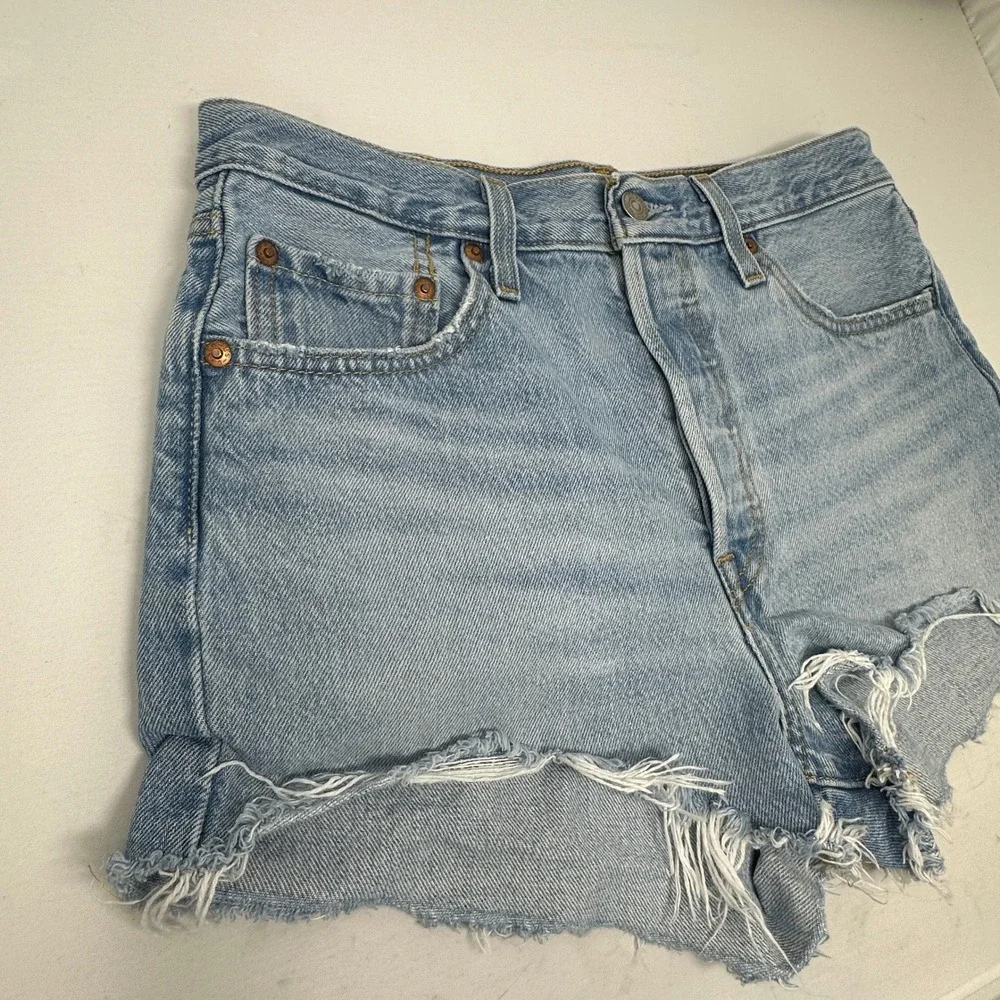 Levis Premium Denim Shorts Womens 28 Light‎ Wash Frayed Hem High Rise Button Fly